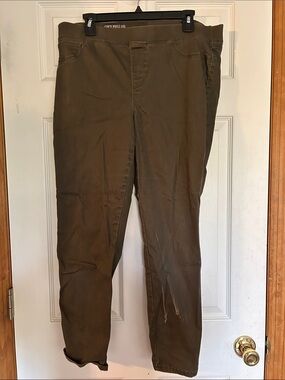 Women’s Olive Skinny Pants by Soundstyle